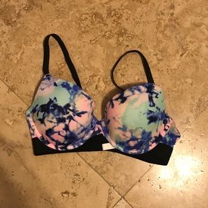 Victoria’s Secret PINK bra